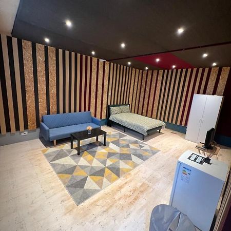 בורהמווד Newly Built Large Garden Ensuite Guest Studio מראה חיצוני תמונה