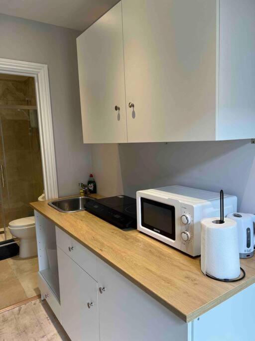בורהמווד Newly Built Large Garden Ensuite Guest Studio מראה חיצוני תמונה