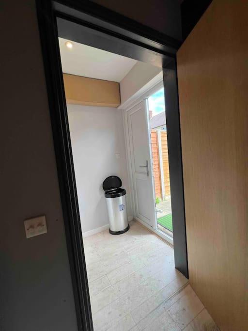 בורהמווד Newly Built Large Garden Ensuite Guest Studio מראה חיצוני תמונה