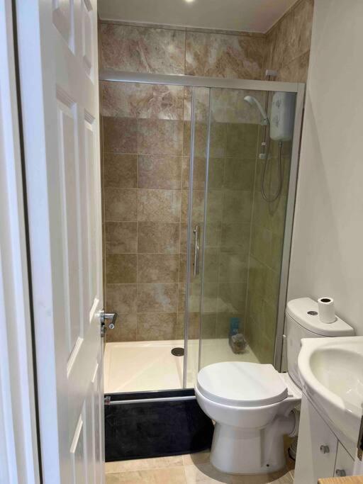 בורהמווד Newly Built Large Garden Ensuite Guest Studio מראה חיצוני תמונה