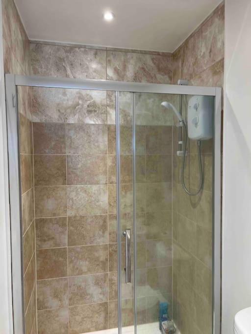 בורהמווד Newly Built Large Garden Ensuite Guest Studio מראה חיצוני תמונה