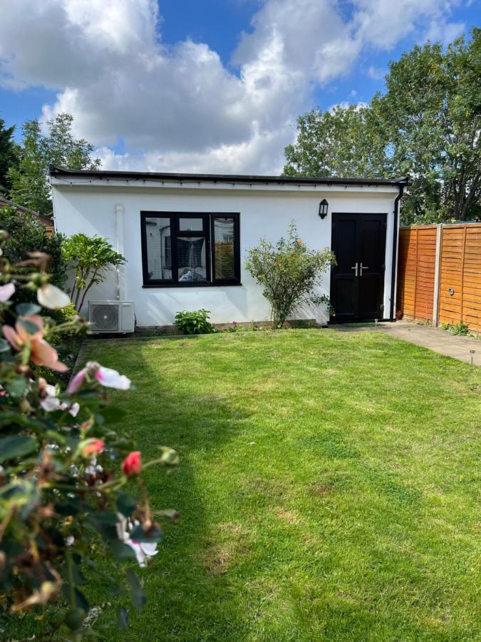 בורהמווד Newly Built Large Garden Ensuite Guest Studio מראה חיצוני תמונה