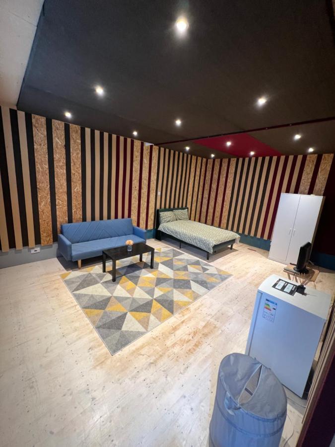 בורהמווד Newly Built Large Garden Ensuite Guest Studio מראה חיצוני תמונה