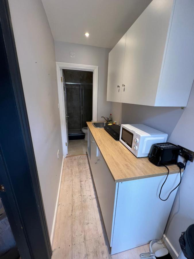 בורהמווד Newly Built Large Garden Ensuite Guest Studio מראה חיצוני תמונה