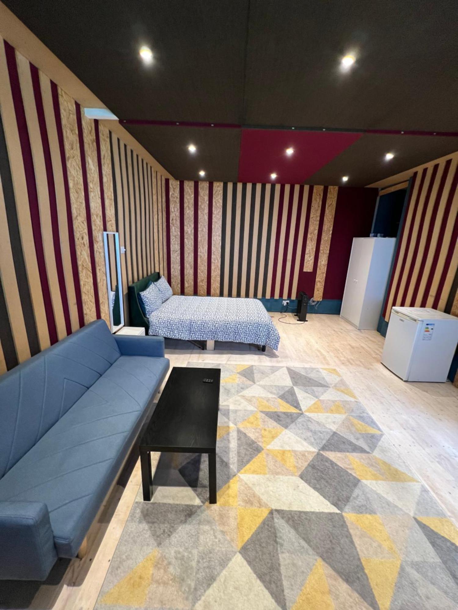 בורהמווד Newly Built Large Garden Ensuite Guest Studio מראה חיצוני תמונה
