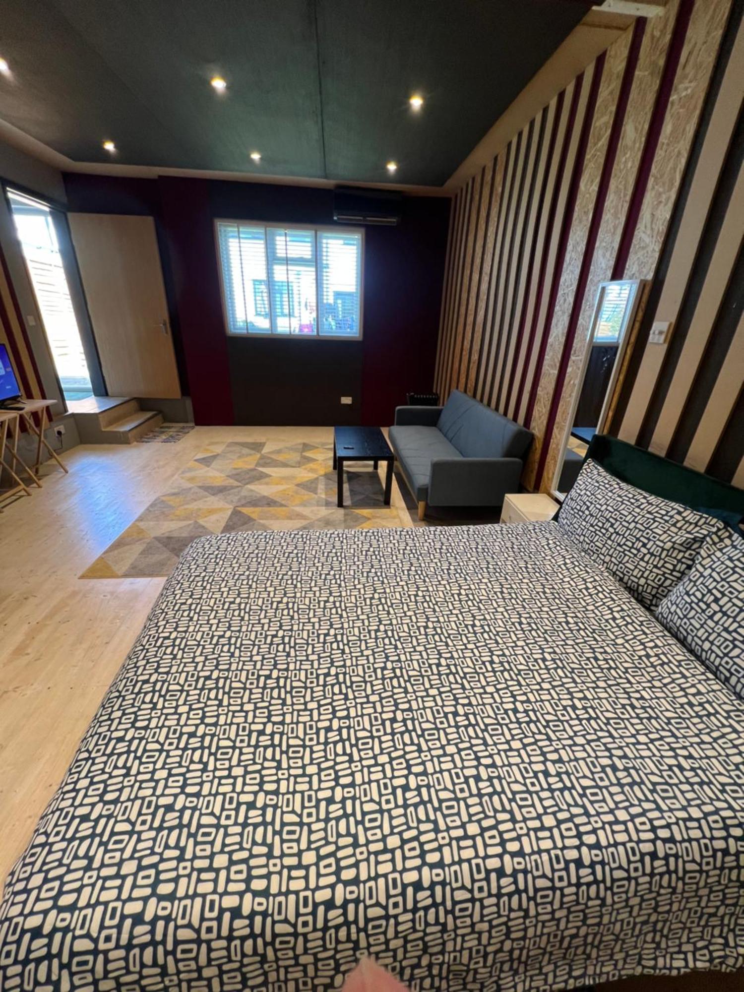 בורהמווד Newly Built Large Garden Ensuite Guest Studio מראה חיצוני תמונה
